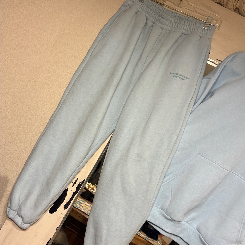 Comfrt Pastel Sweatpants and hoodie set size L - Picture 4 of 9